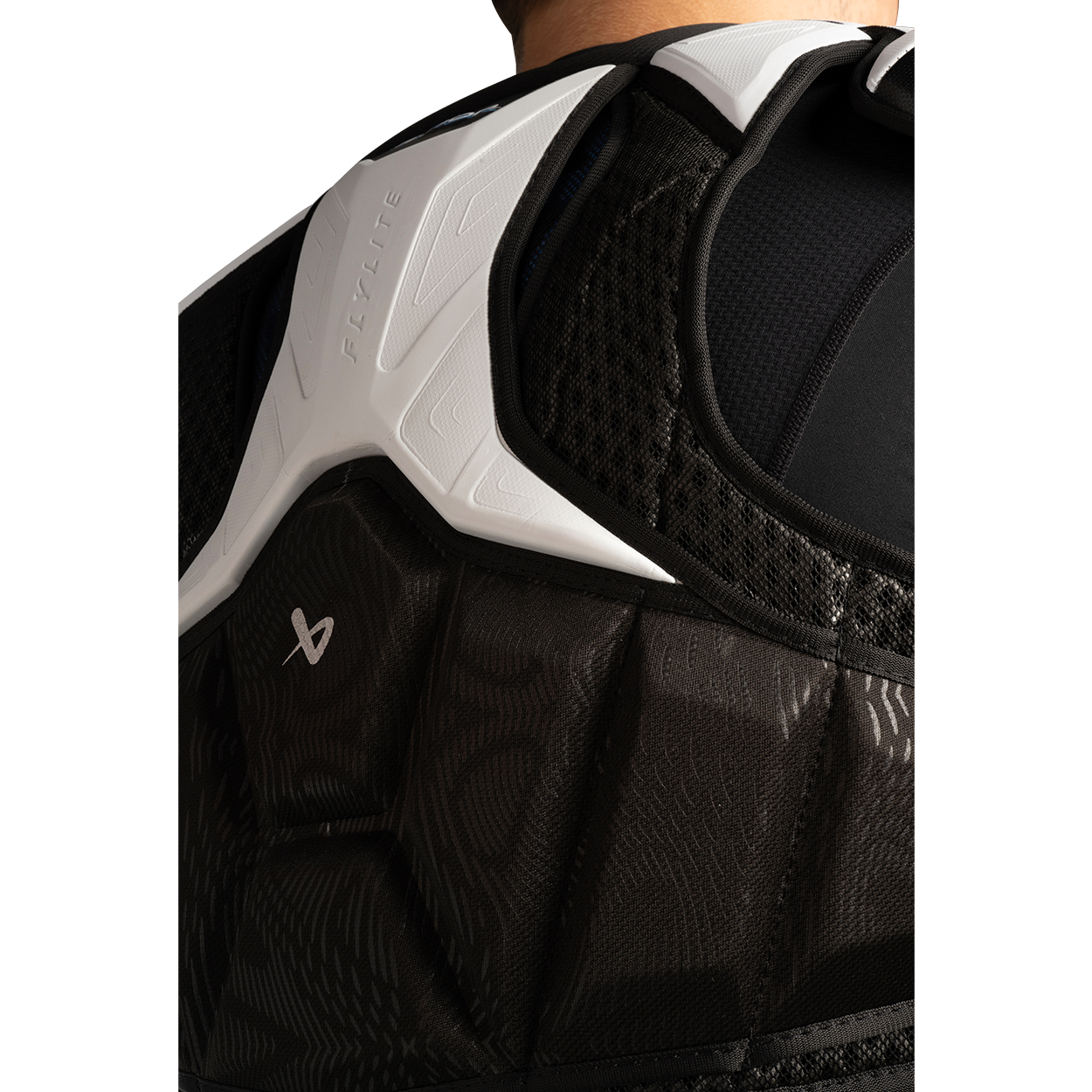 BAUER VAPOR FLYLITE SHOULDER PAD JUNIOR
