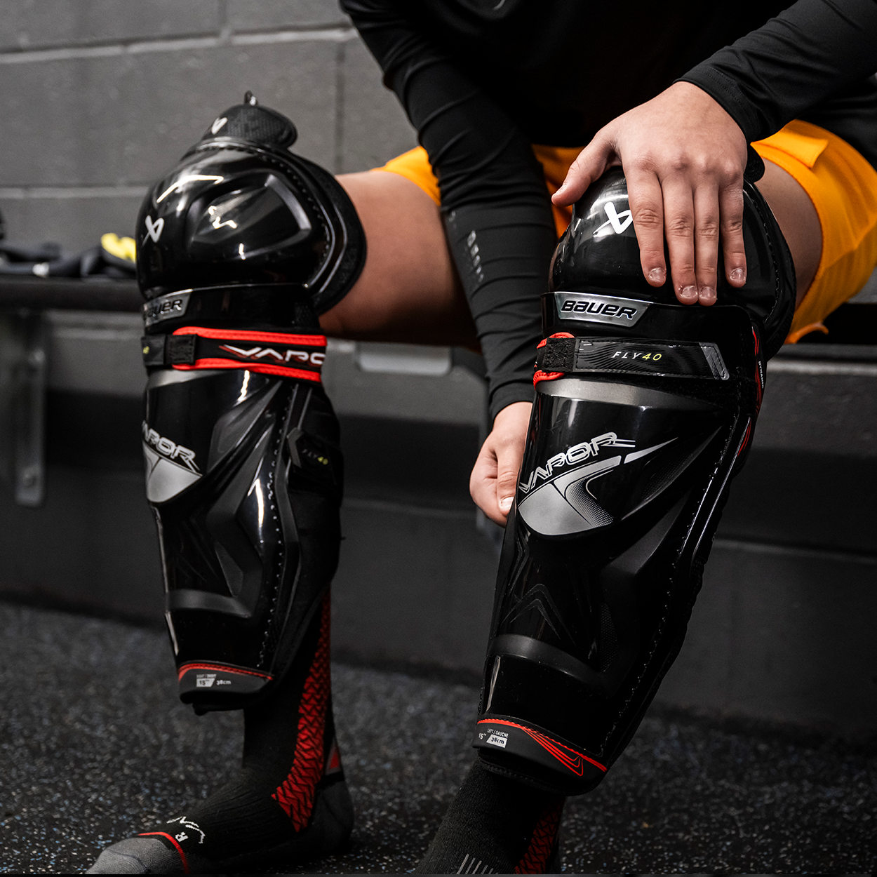 BAUER VAPOR FLY40 SHIN GUARD SENIOR