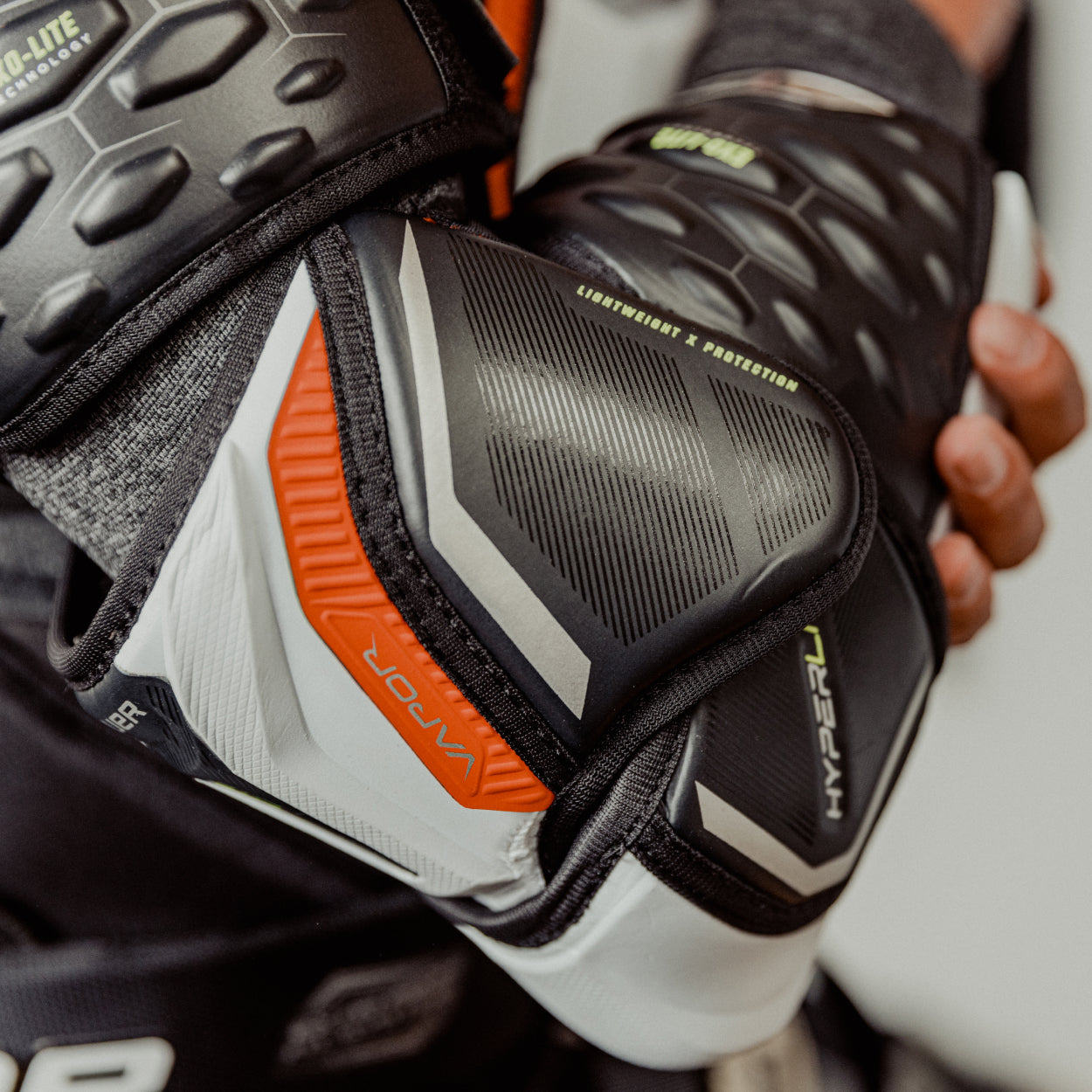 VAPOR HYPERLITE ELBOW PAD SENIOR